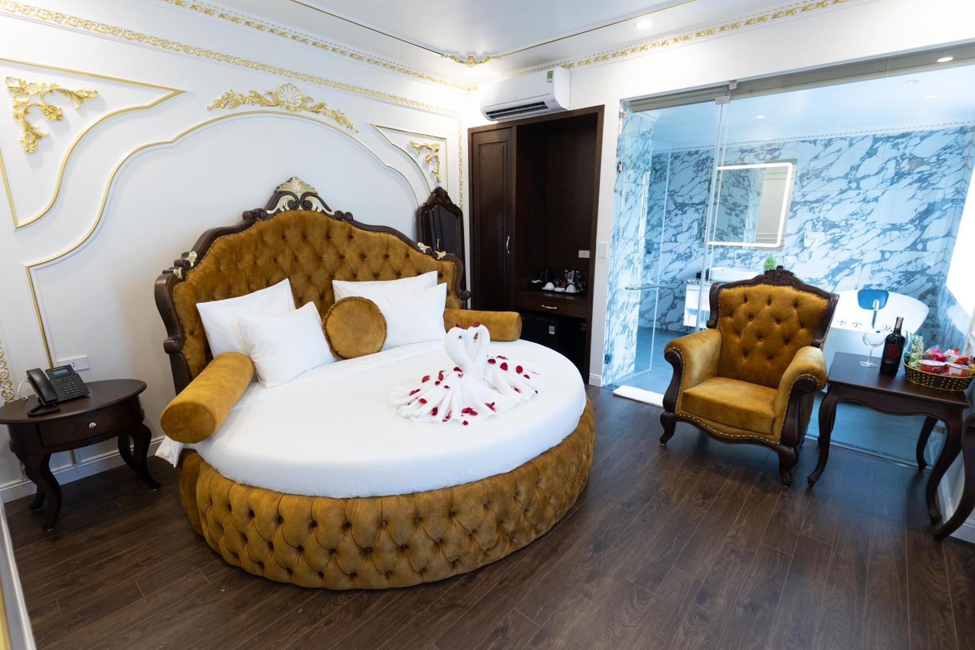 Khách sạn Royal Duong Noi 3*